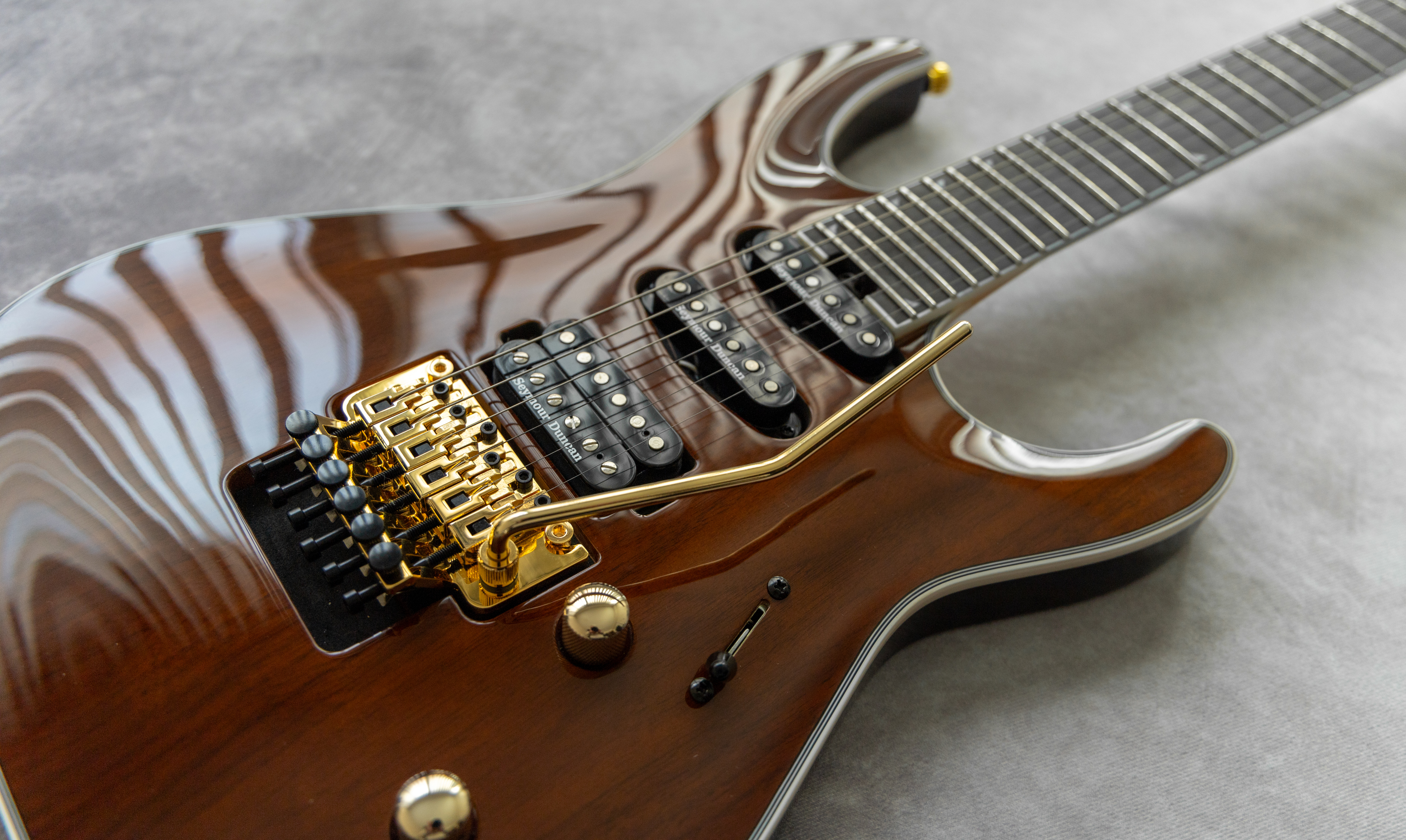 Review: The Jackson Pro Plus Series Soloist™ SLA3W Walnut: The