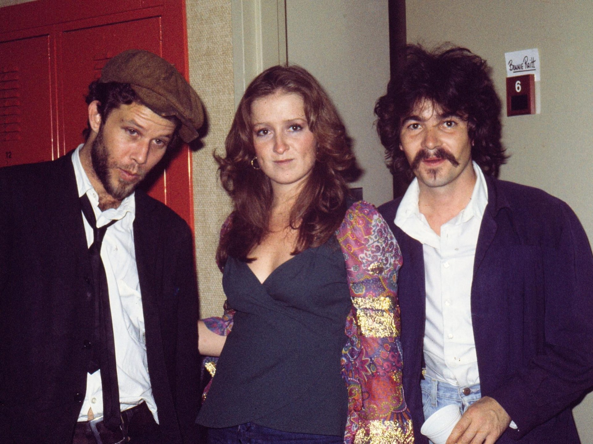 Bonnie Raitt: The Queen of Blues and Slide Guitar – oscaronguitars.com