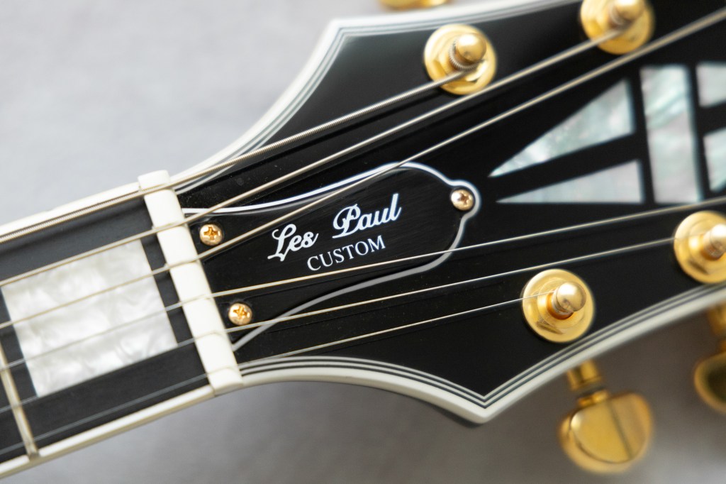 Epiphone Les Paul Custom Ebony: A Shiny Tribute to Gibson’s&nbsp;Legacy