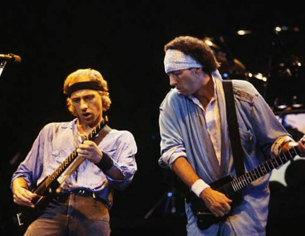 The Birth of Headless Guitars: How Innovation Redefined&nbsp;Tradition