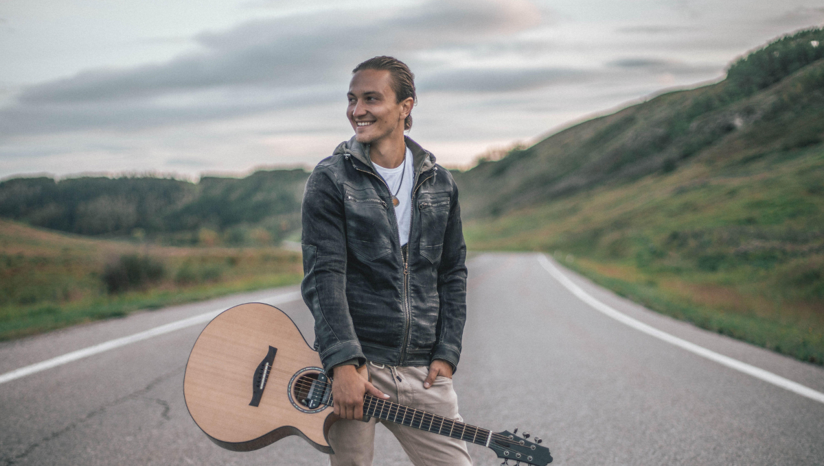 Calum Graham: The Modern Master of Fingerstyle Guitar – oscaronguitars.com