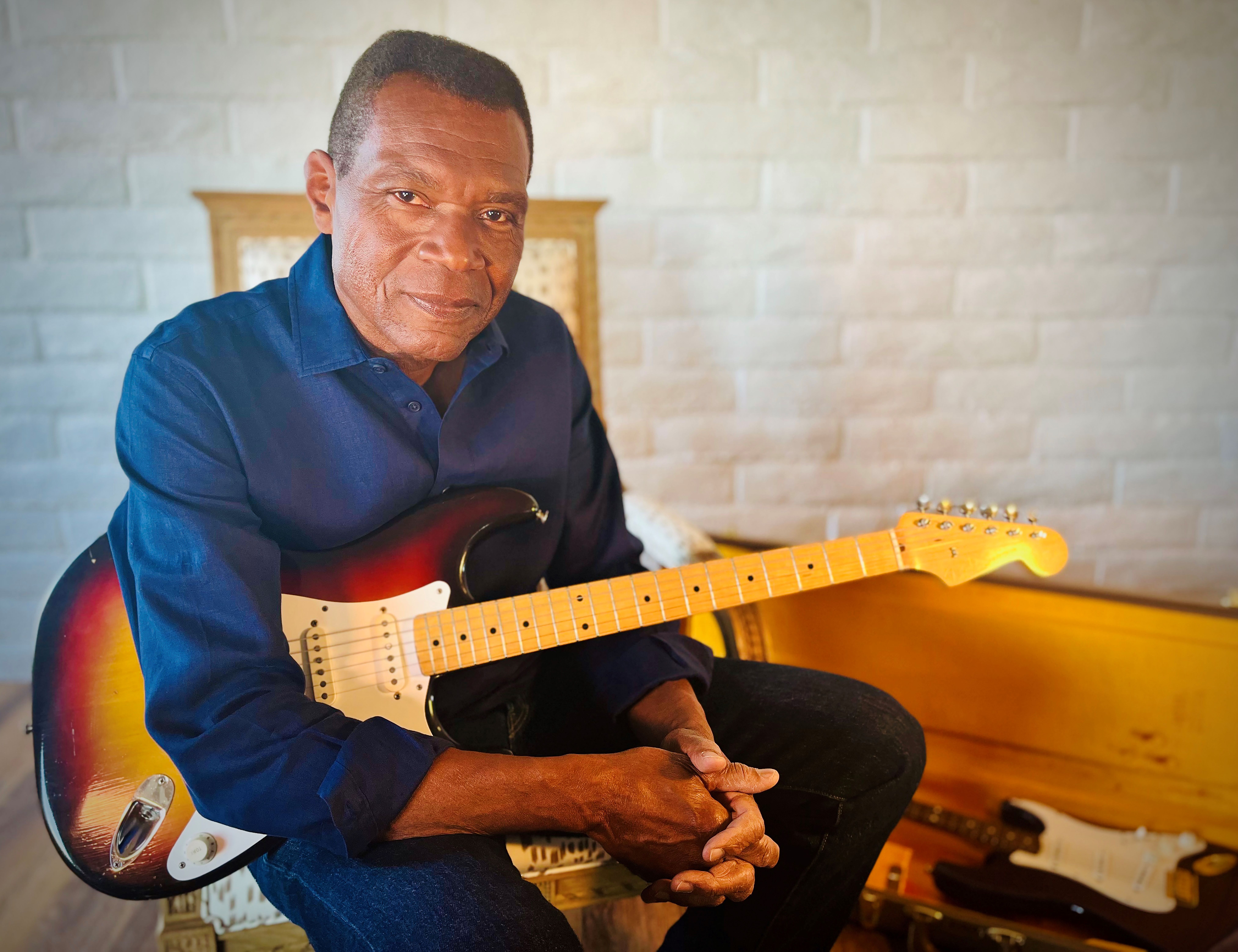Bulex R&b Robert Cray: The Soulful Fusion of Blues and R&B – oscaronguitars.com